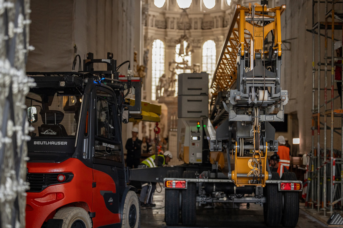 Du betrachtest gerade Liebherr Kran L1-24 im Passauer Dom
