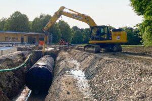 Komatsu PC210 Bagger von HKL Baumaschinen für Neubau des Freibads Mählersbeck