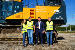 Manns Abbruch setzt auf Hyundai Großbagger HX800AL von CR-Rental