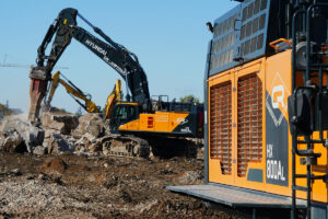 Manns Abbruch setzt auf Hyundai Großbagger HX800AL von CR-Rental