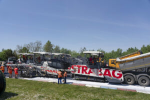 Sechs Maschinen von Vögele kamen bei der Sanierung des Masaryk-Rings in Brünn zum Einsatz