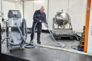 Nilfisk OIL230 Industriesauger für die Metallbearbeitung