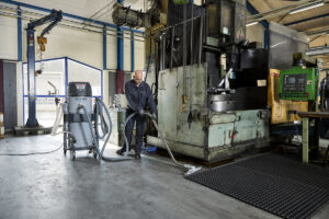 Nilfisk OIL230 Industriesauger für die Metallbearbeitung