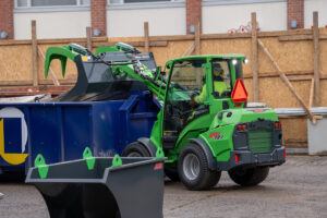 Avant Tecno erweitert sein Portfolio mit dem Multifunktionslader e727 und der Hubarbeitsbühne Leguan 170