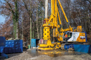 Bei der Neuherstellung eines Trinkwasserbrunnens arbeitete die TTB Tafelmeier Tiefbrunnen-Bau GmbH mit Bohrtechnik der Bauer Maschinen GmbH