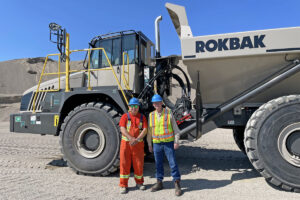 Rokbak RA40 im Steinbruch in Alberta, Kanada