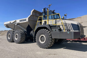 Rokbak RA40 im Steinbruch in Alberta, Kanada