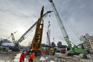 Sennebogen Krane im Einsatz: Schlitzwände und Schwerlastarbeiten für das neue U-Bahn-Netz von Paris