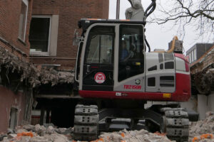 16-Tonnen-Kettenbagger Takeuchi TB 2150 bei Sanierungsarbeiten in Lüneburg
