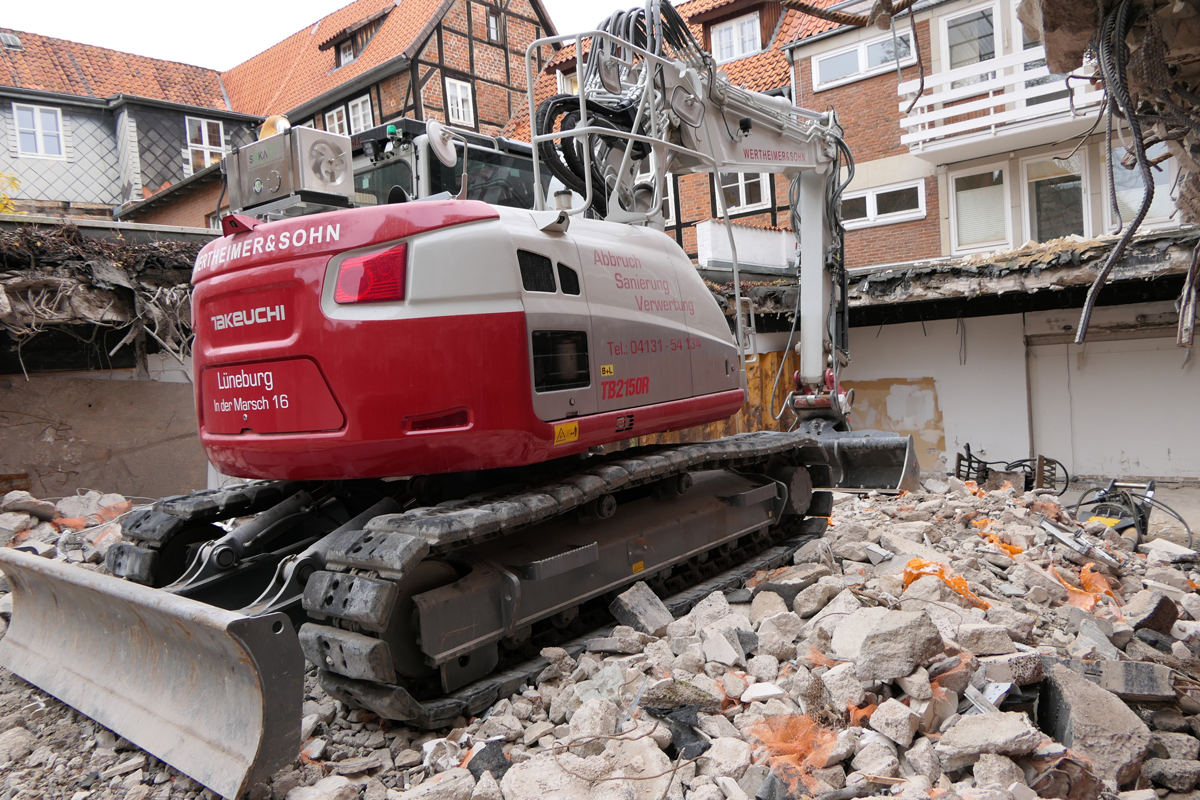 Du betrachtest gerade Takeuchi TB 2150 fliegt zum Einsatz