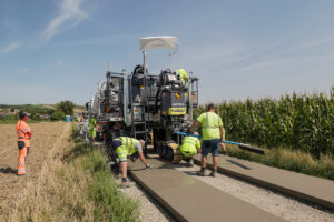 Wirtgen Gleitschalungsfertiger SP 33 in Niederösterreich und im Semmeringtunnel