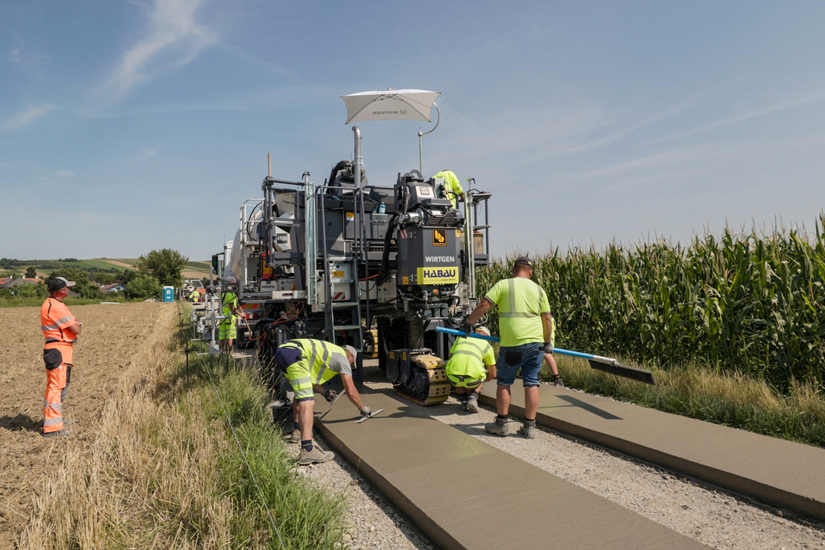 Wirtgen Gleitschalungsfertiger SP 33 in Niederösterreich und im Semmeringtunnel