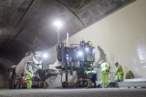 Wirtgen Gleitschalungsfertiger SP 33 in Niederösterreich und im Semmeringtunnel
