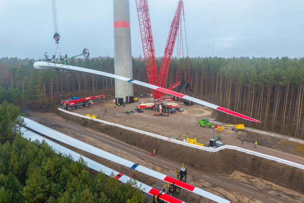Drei Liebherr 800-Tonnen-Krane im Windpark Mahlsdorf