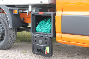 Der Crafter von Volkswagen Nutzfahrzeuge erhält neue Kipper und Kofferaufbauten von Schoon und Spier