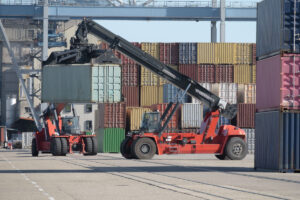 BKT Portmax PM 90 im Hafen Straßburg