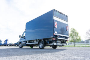 Der Crafter von Volkswagen Nutzfahrzeuge erhält neue Kipper und Kofferaufbauten von Schoon und Spier