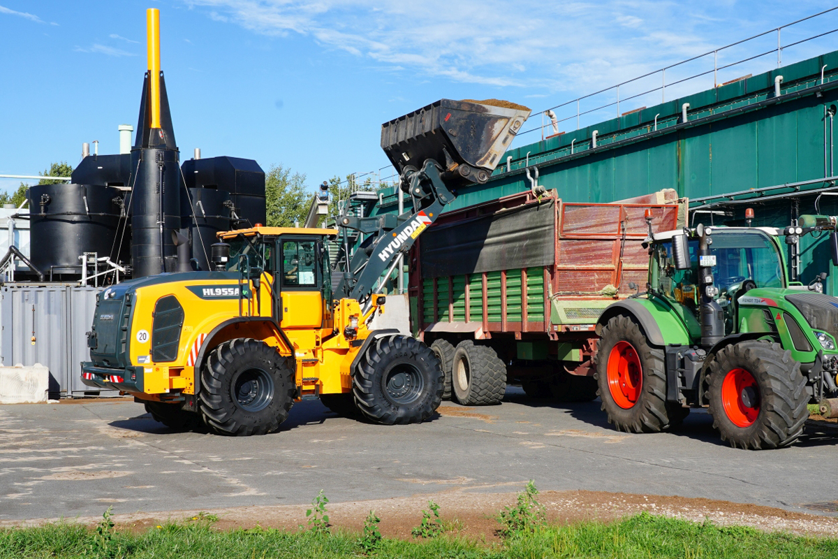 Mehr über den Artikel erfahren Hyundai HL955A – stark als Agriloader