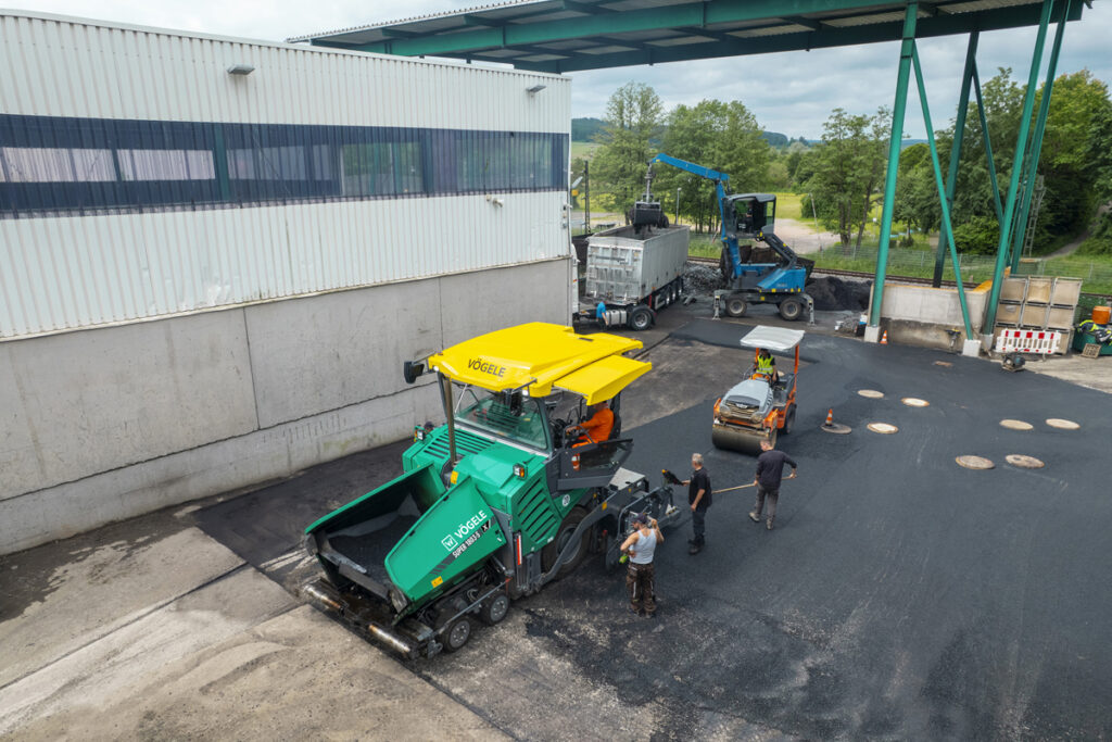 Radfertiger Vögele Super 1803-5 X saniert verwinkelte Fläche