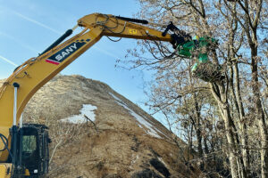 Sany SY215C im Forsteinsatz mit Westtech C550 Fällschere