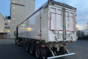 Optimierte Aluminium-Kastenmulde für den Sattelkipper S.KI AK LIGHT von Schmitz Cargobull