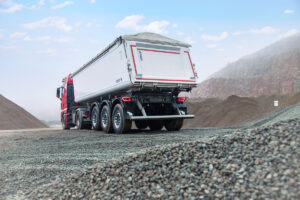 Optimierte Aluminium-Kastenmulde für den Sattelkipper S.KI AK LIGHT von Schmitz Cargobull