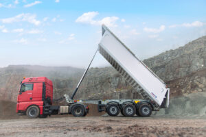 Optimierte Aluminium-Kastenmulde für den Sattelkipper S.KI AK LIGHT von Schmitz Cargobull