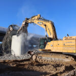 Cat Abbruchtechnik der Peter Kolb GmbH beim Brückenabbruch am Darmstädter Kreuz