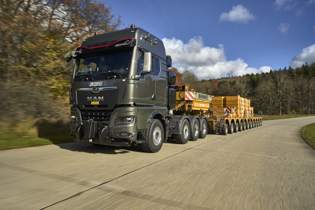 MAN präsentiert 250-Tonnen-Zugmaschine TGX 41.640 8x4/4