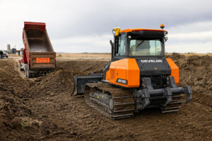 Neuer Develon DD100 für präzises Planieren