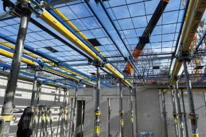 Das Doka Safeflex-System bietet mehr Sicherheit bei Fertigteil- und Ortbetondecken