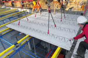 Das Doka Safeflex-System bietet mehr Sicherheit bei Fertigteil- und Ortbetondecken