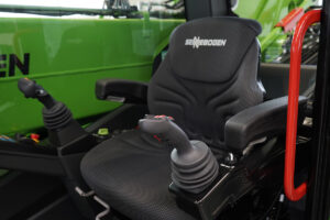 Variables Lenkkonzept von Sennebogen für Teleskoplader mit Joystick und Lenkrad