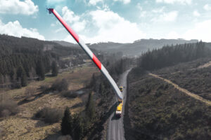 TII Scheuerle BladeLifter transportieren 60 Rotorblätter für den Windpark Bad Berleburg