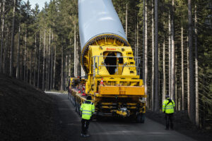TII Scheuerle BladeLifter transportieren 60 Rotorblätter für den Windpark Bad Berleburg
