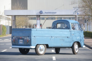 VW Nutzfahrzeuge zeigt beim Maikäfertreffen drei historische Bulli T1 aus dem Jahr 1956.
