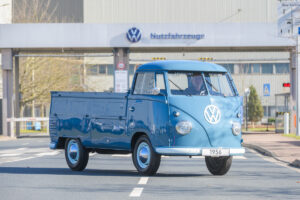 VW Nutzfahrzeuge zeigt beim Maikäfertreffen drei historische Bulli T1 aus dem Jahr 1956.