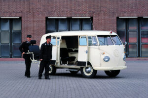 VW Nutzfahrzeuge zeigt beim Maikäfertreffen drei historische Bulli T1 aus dem Jahr 1956.