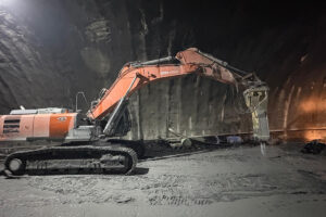 Epiroc Hydraulikhammer HB 3600 DP beim Tunnelvortrieb im Shimla-Bypass-Projekt
