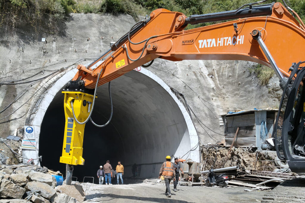 Hydraulikhammer HB 3600 DP von Epiroc beim Tunnelvortrieb im Shimla-Bypass-Projekt