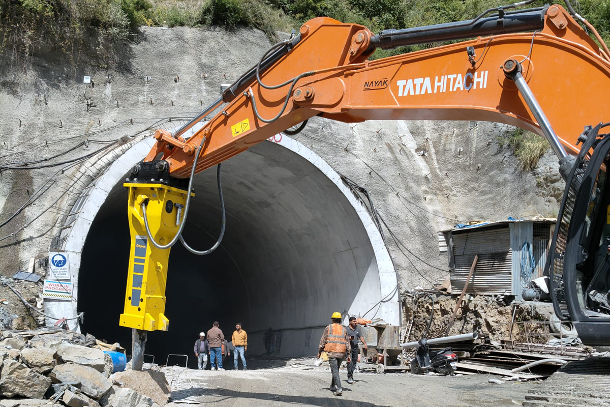 Hydraulikhammer HB 3600 DP von Epiroc beim Tunnelvortrieb im Shimla-Bypass-Projekt