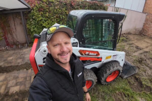 Bobcat Kompaktlader S450 bei der Neugestaltung eines rund 50 Quadratmeter großen Gartens