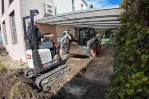 Bobcat Kompaktlader S450 bei der Neugestaltung eines rund 50 Quadratmeter großen Gartens