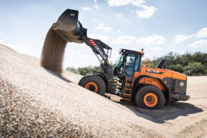 Develon präsentiert auf der steinexpo in Nieder-Ofleiden Bagger, Radlader und Sicherheitslösungen