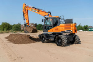 Develon präsentiert auf der steinexpo in Nieder-Ofleiden Bagger, Radlader und Sicherheitslösungen