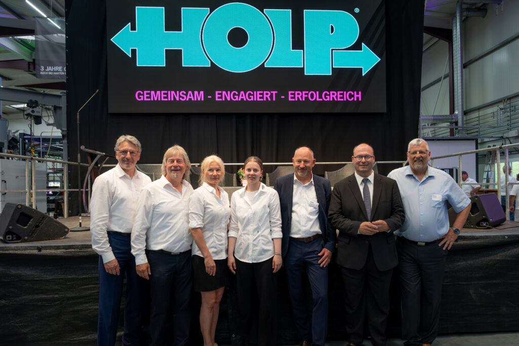 Die Holp GmbH feierte zwei Meilensteine: das Jubiläum „25 Jahre Holp Maschinenbau“ sowie die Fertigstellung des neuen Unternehmensgebäudes.