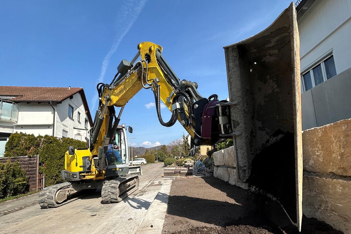 Ein Praxisbericht zeigt, wie der Drehantrieb Holp RotoTop am Wacker Neuson ET90 Arbeitsabläufe beschleunigt