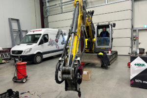 Ein Praxisbericht zeigt, wie der Drehantrieb Holp RotoTop am Wacker Neuson ET90 Arbeitsabläufe beschleunigt
