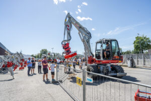 Mehr über den Artikel erfahren Huppenkothen – 70 Jahre Baumaschinen