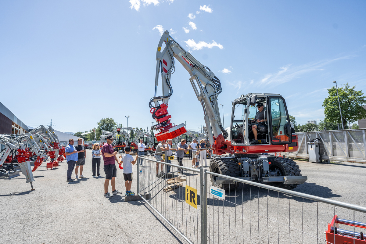 Huppenkothen feiert 70 Jahre Unternehmensgeschichte und präsentiert mit dem Takeuchi TB3150 eine neue Baggergeneration